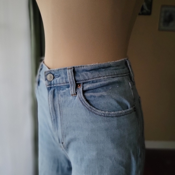 Abercrombie & Fitch Light Wash Blue Distressed Straight Legged Jeans Size 4 - Picture 4 of 7